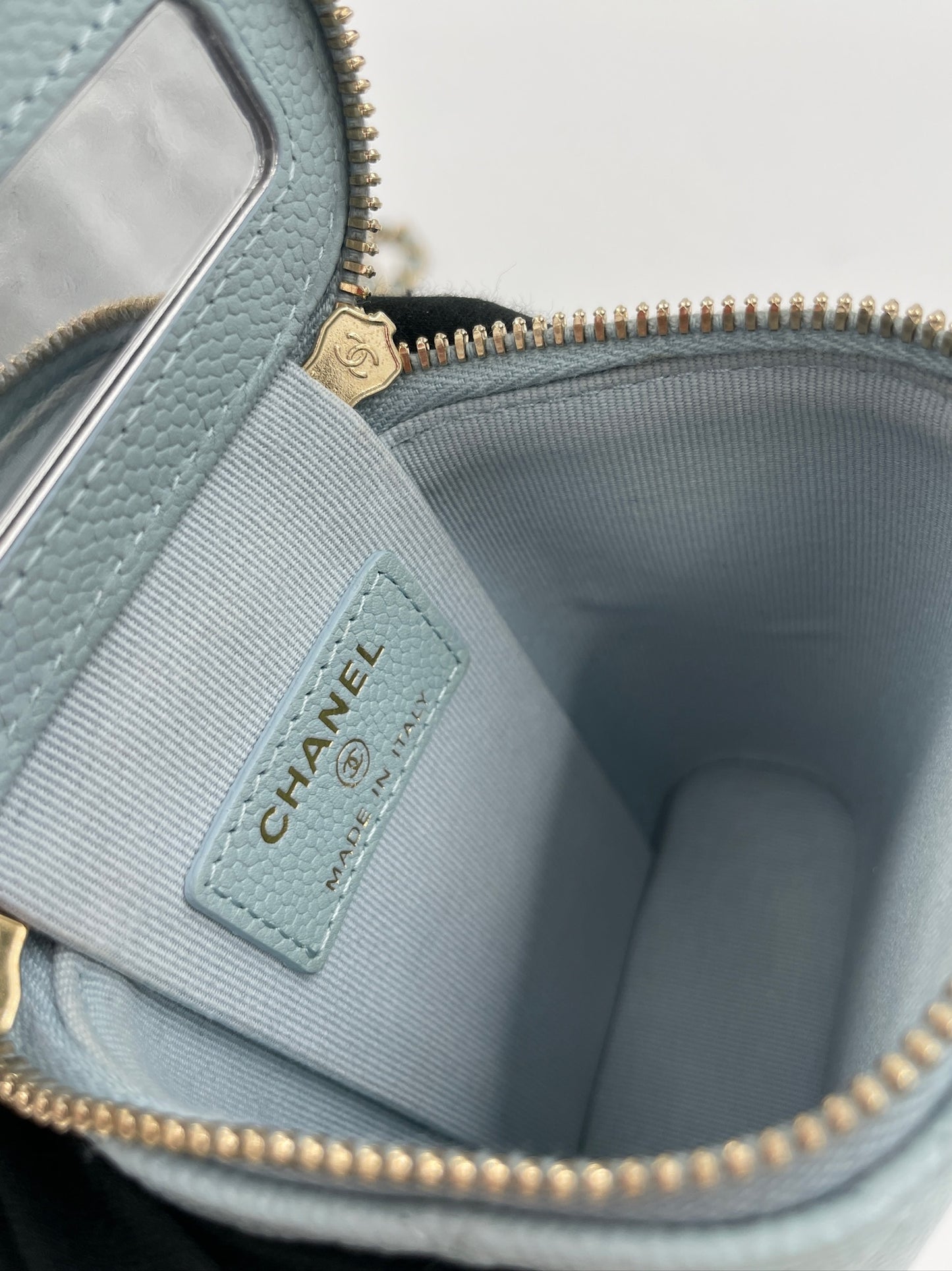 Chanel Baby Blue Case 鏈條包 / Rank SA