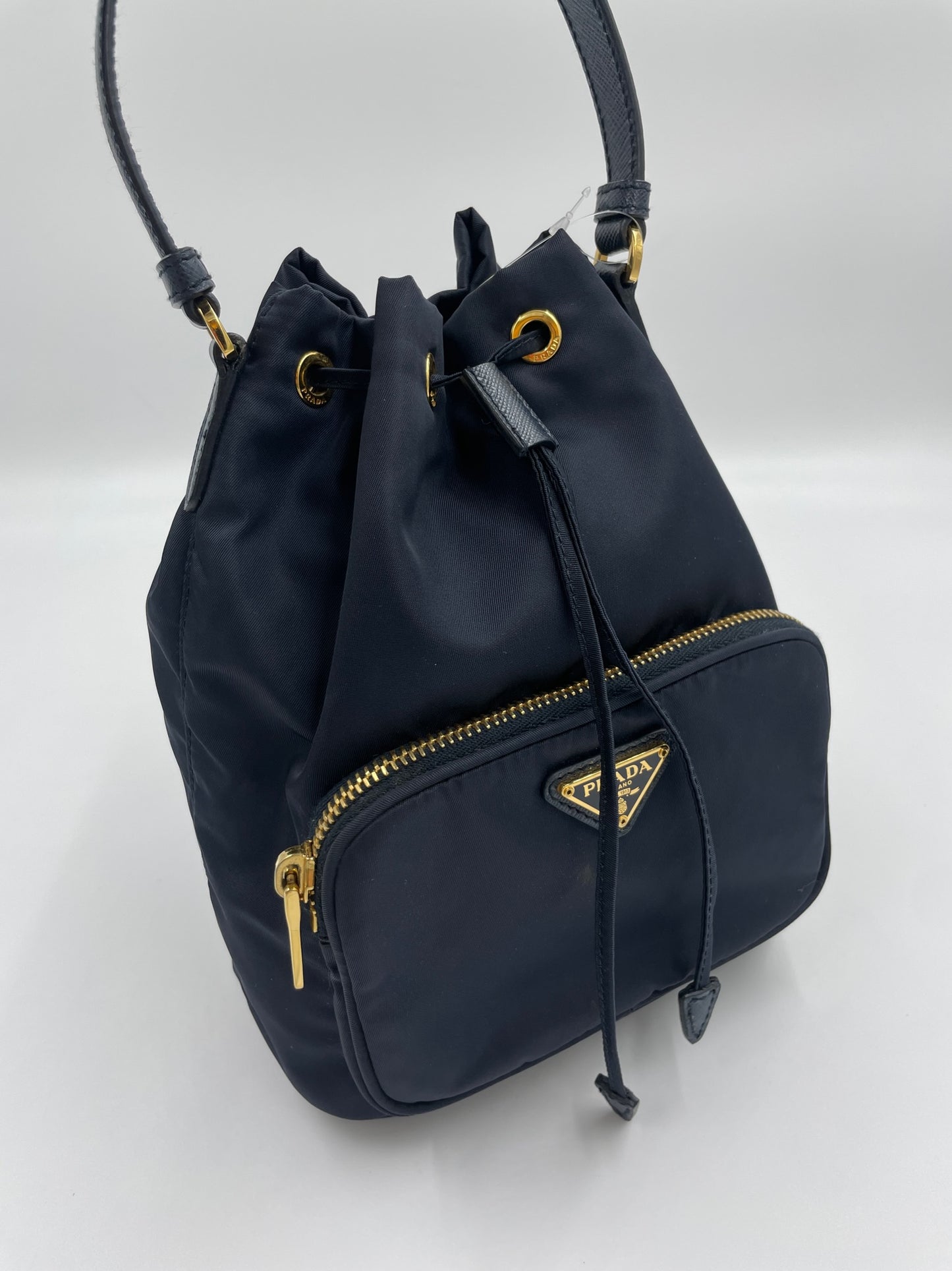Prada 深藍色尼龍水桶包 / Rank SA