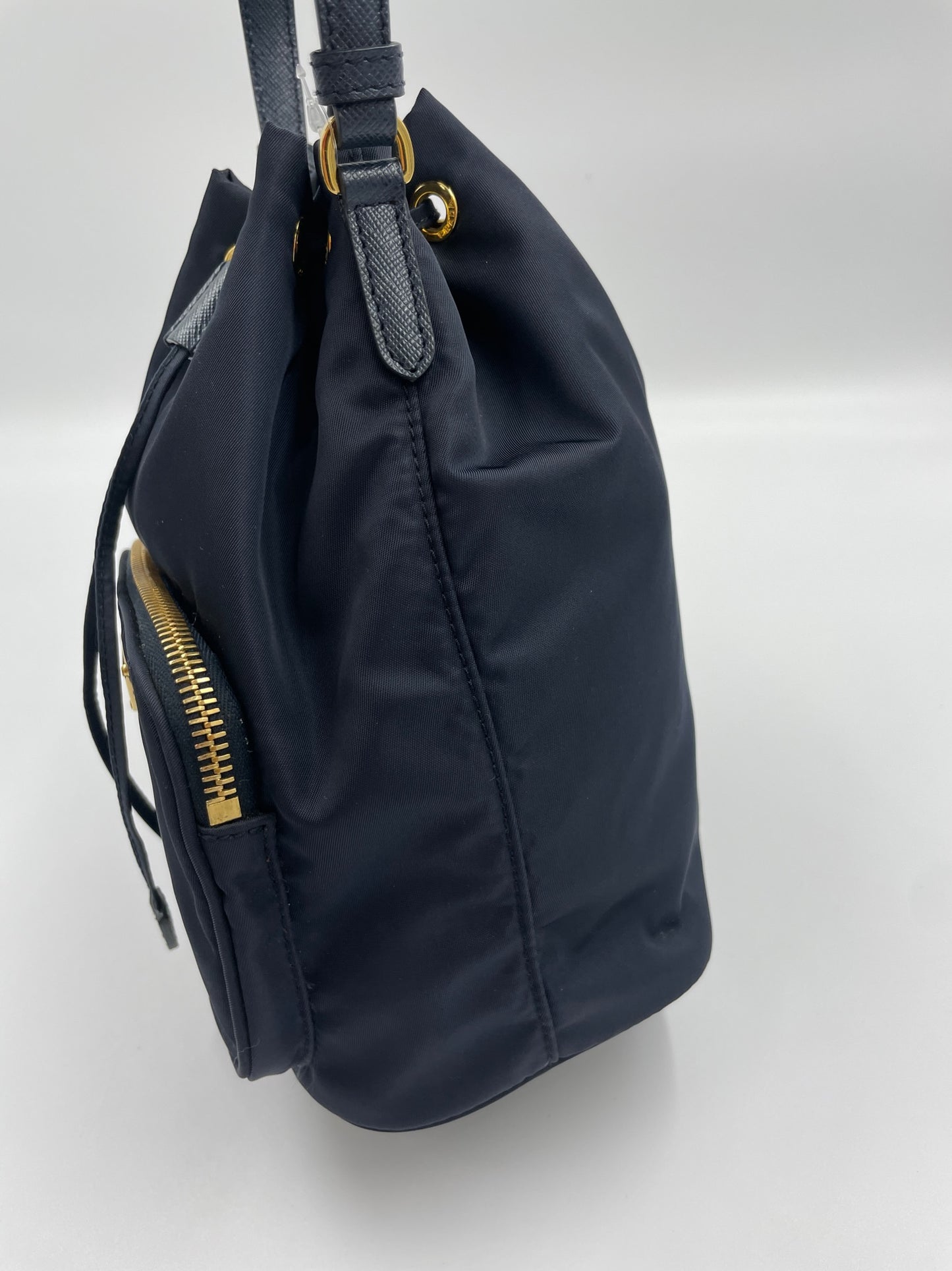Prada 深藍色尼龍水桶包 / Rank SA