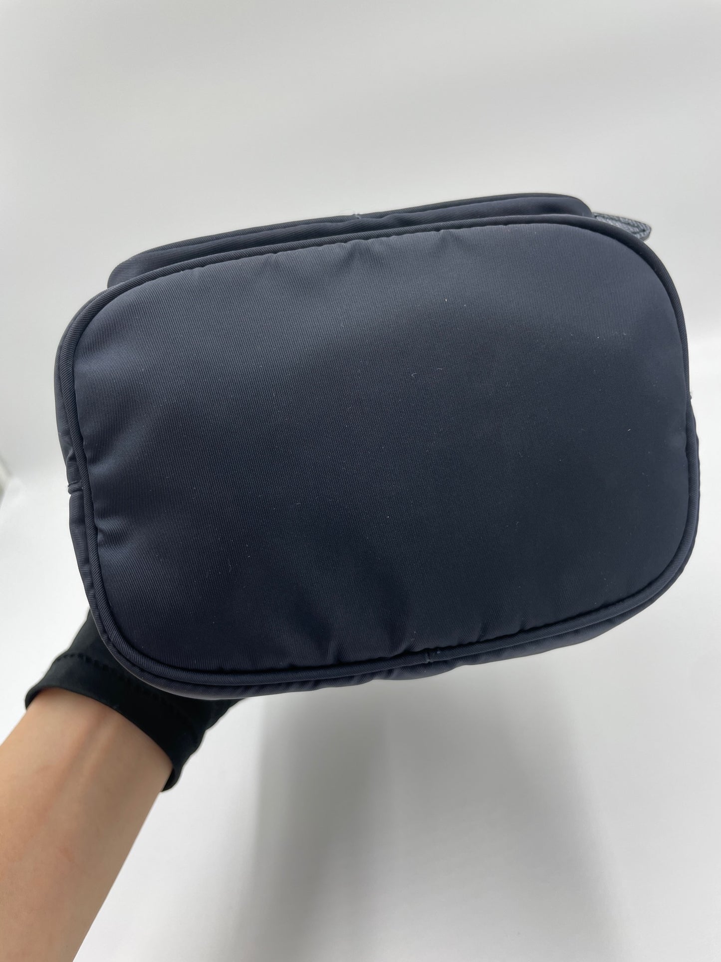 Prada 深藍色尼龍水桶包 / Rank SA