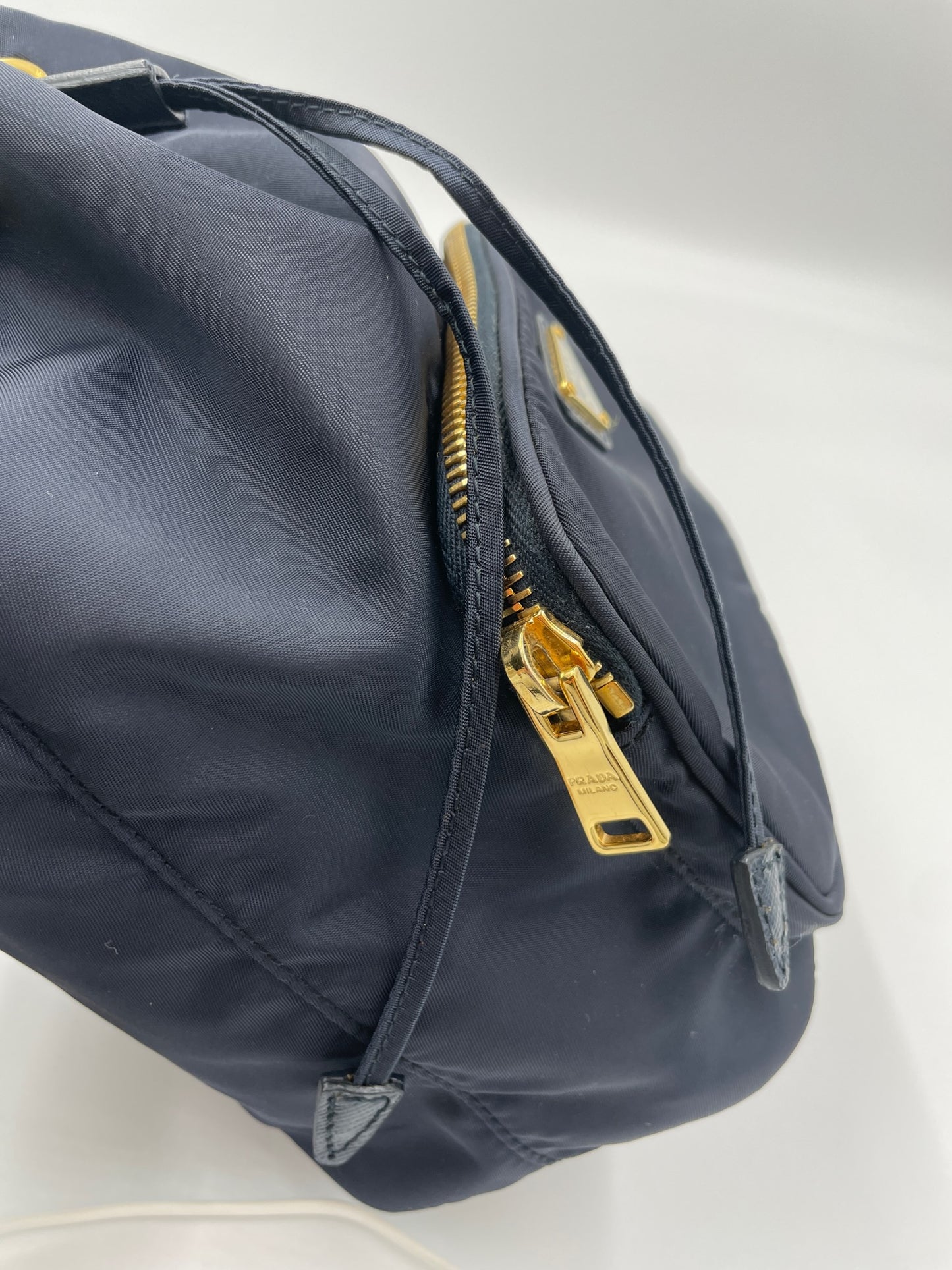 Prada 深藍色尼龍水桶包 / Rank SA