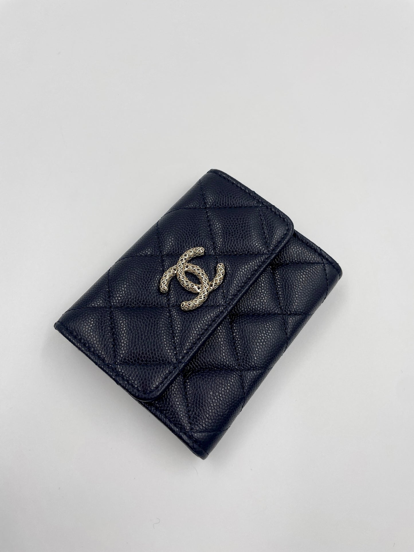 Chanel 23P 深藍色鏤空卡包 / NEW