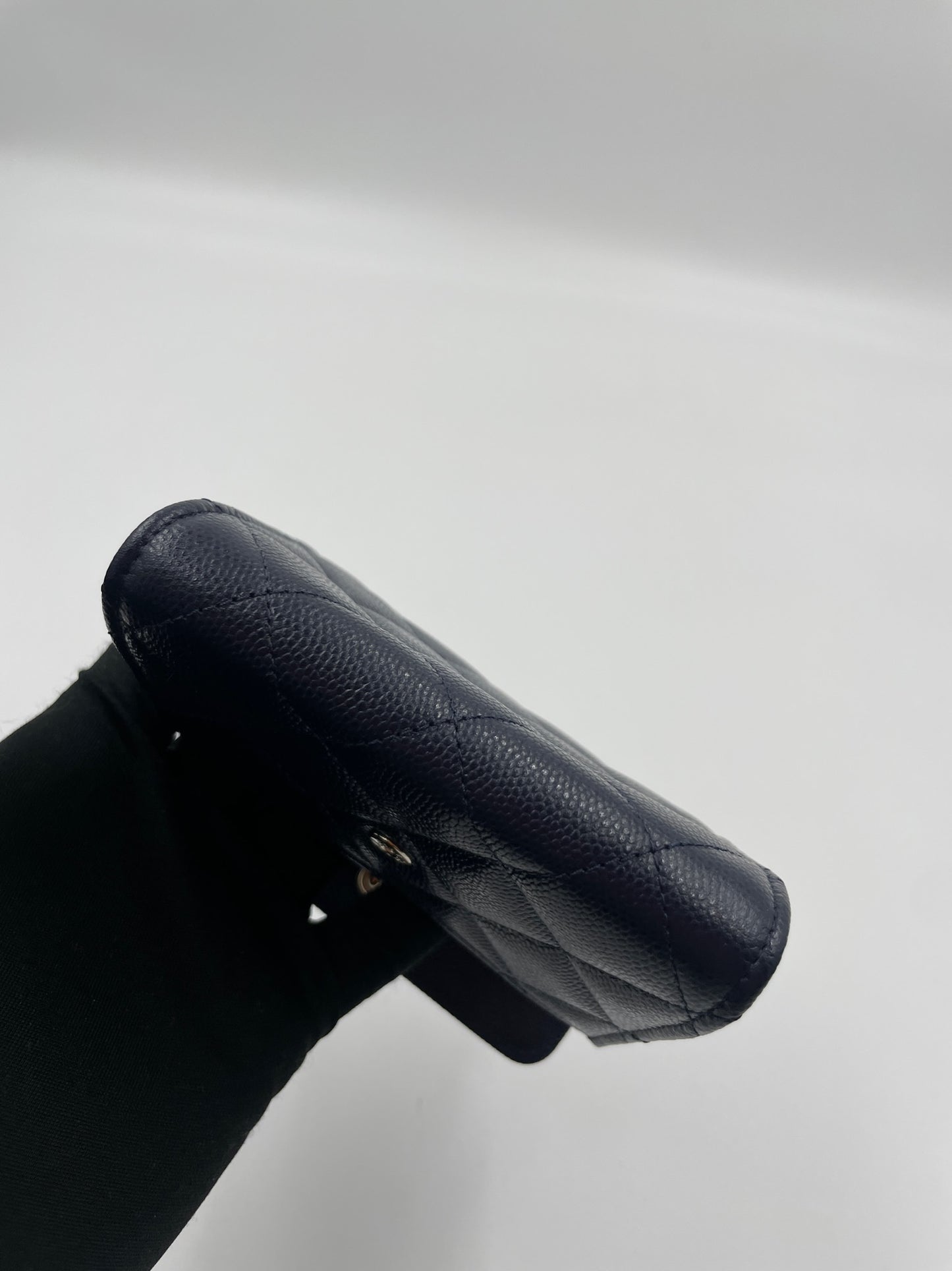 Chanel 23P 深藍色鏤空卡包 / NEW