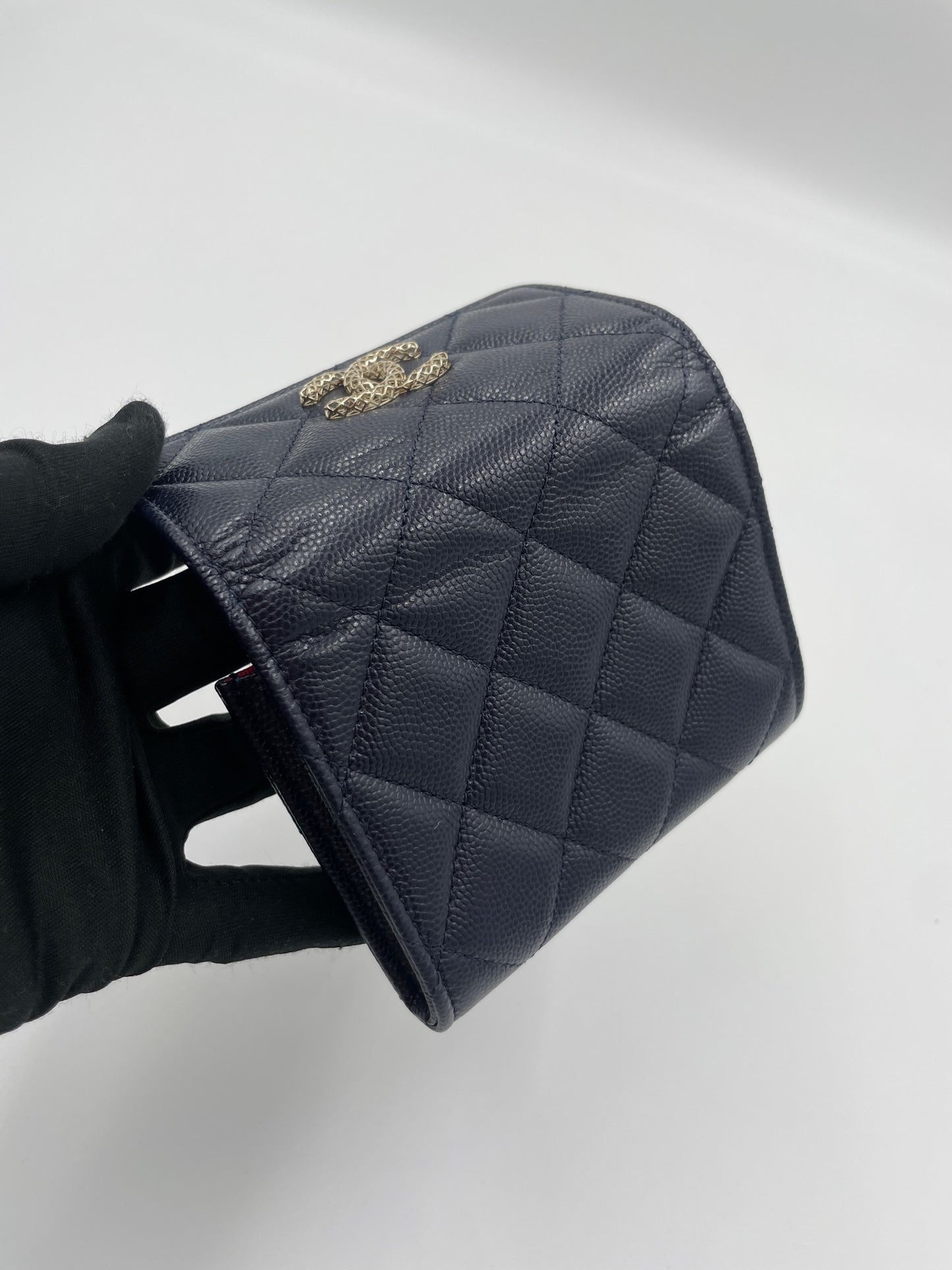 Chanel 23P 深藍色鏤空卡包 / NEW