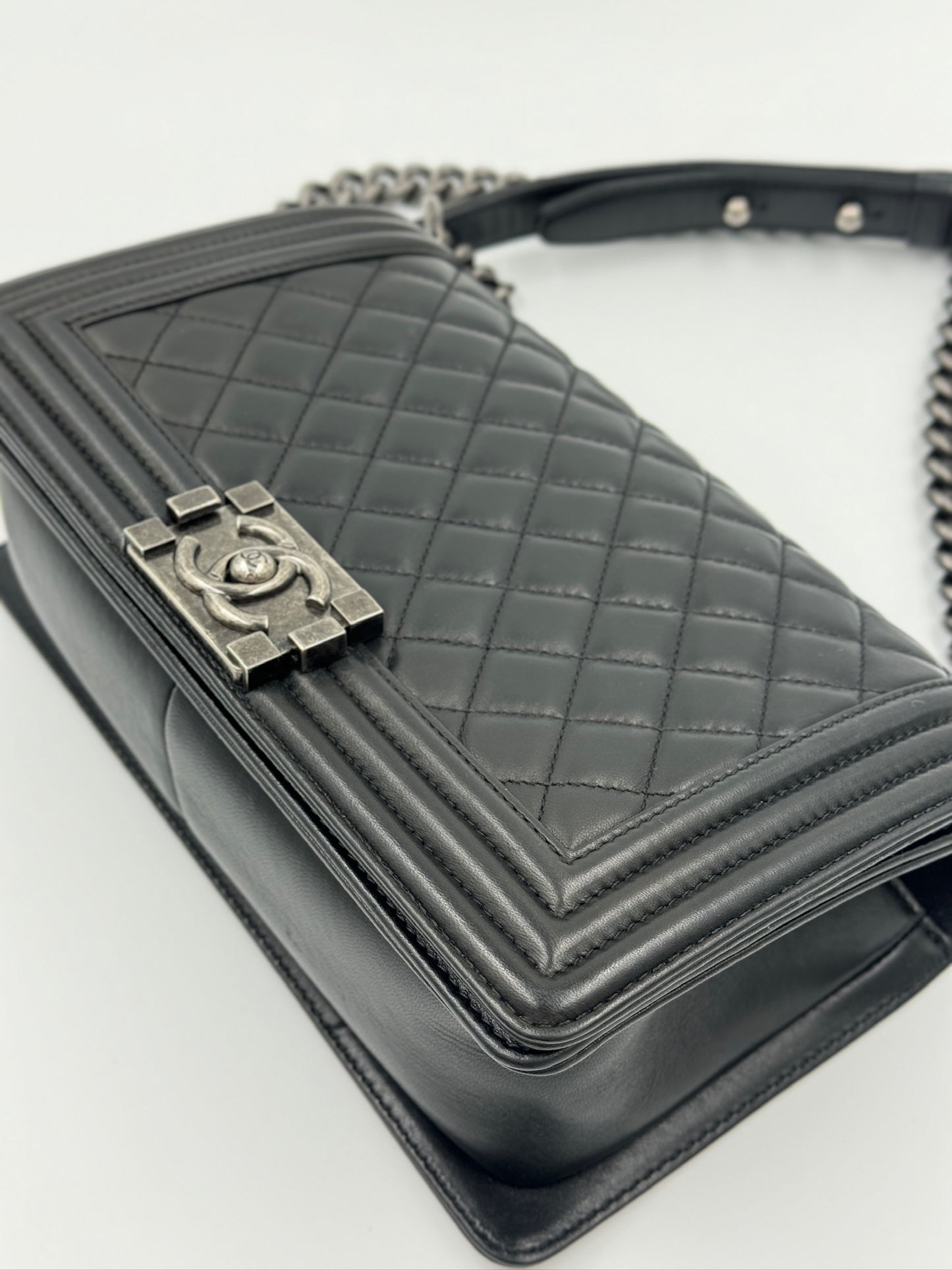 Chanel  leboy 25 小牛皮 黑銀 / Rank A 24072318