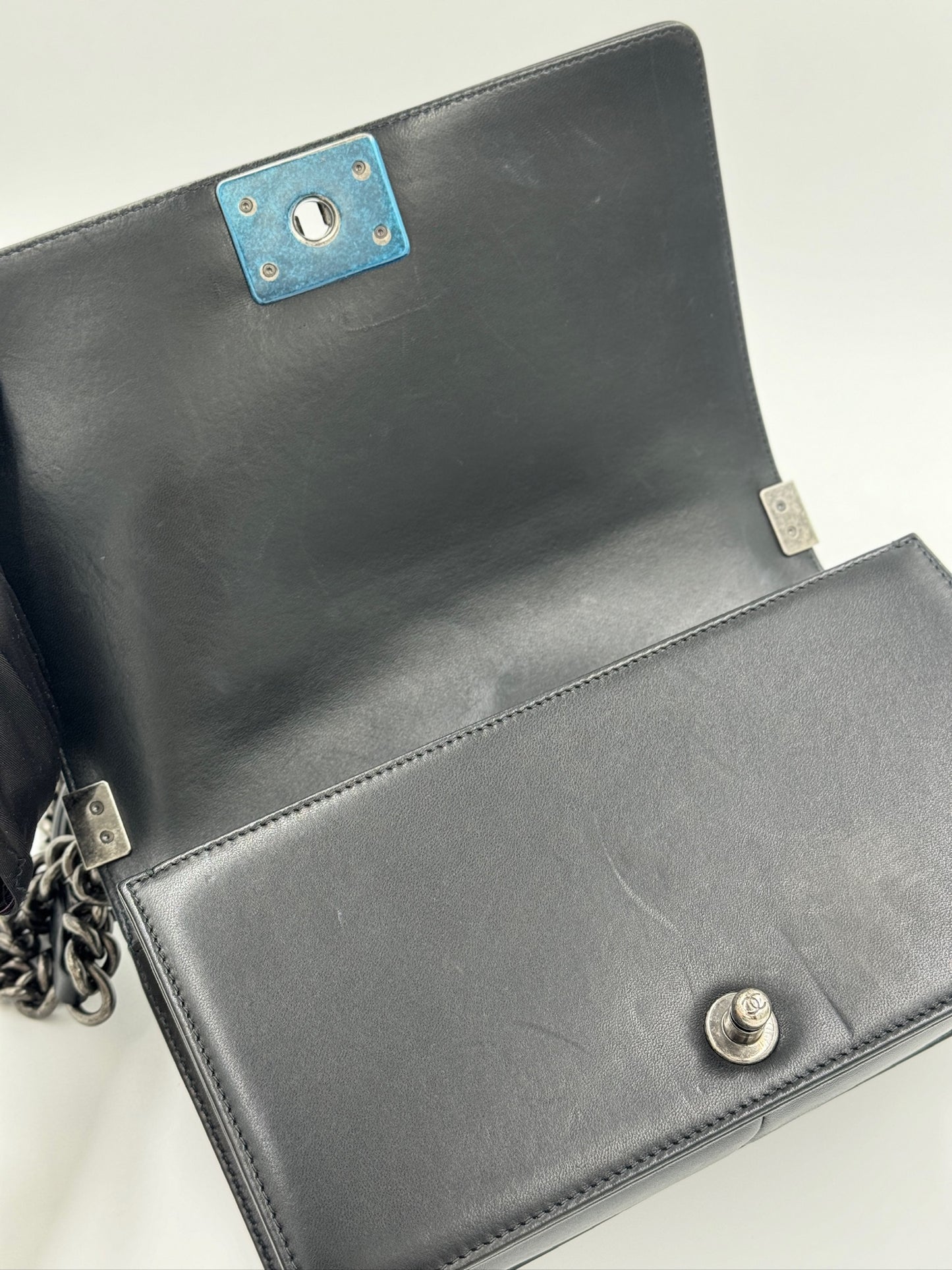 Chanel  leboy 25 小牛皮 黑銀 / Rank A 24072318