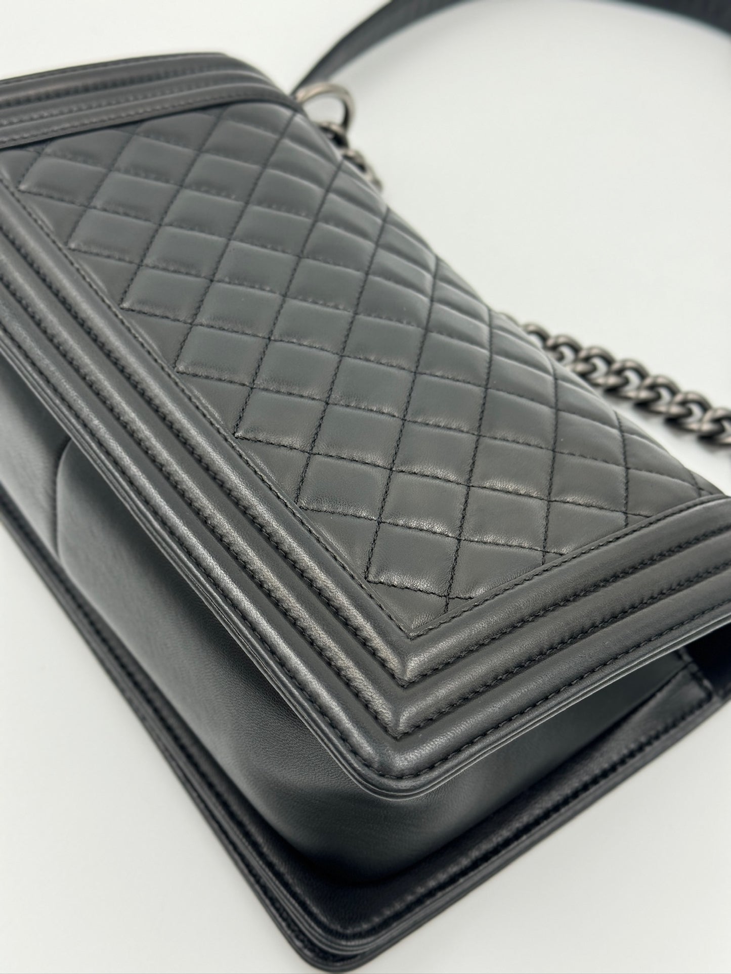 Chanel  leboy 25 小牛皮 黑銀 / Rank A 24072318