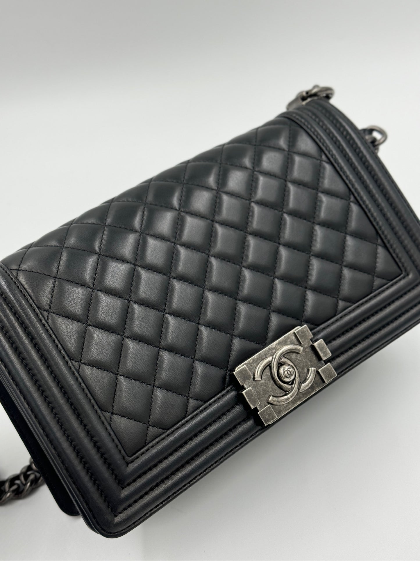 Chanel  leboy 25 小牛皮 黑銀 / Rank A 24072318