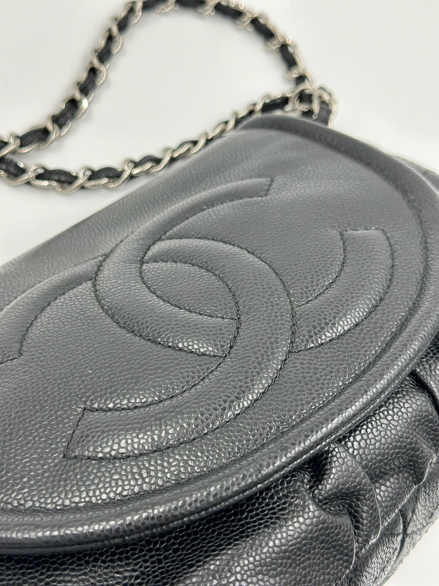Chanel 半月型雙鏈條荔枝皮  黑銀 / Rank A 24072317