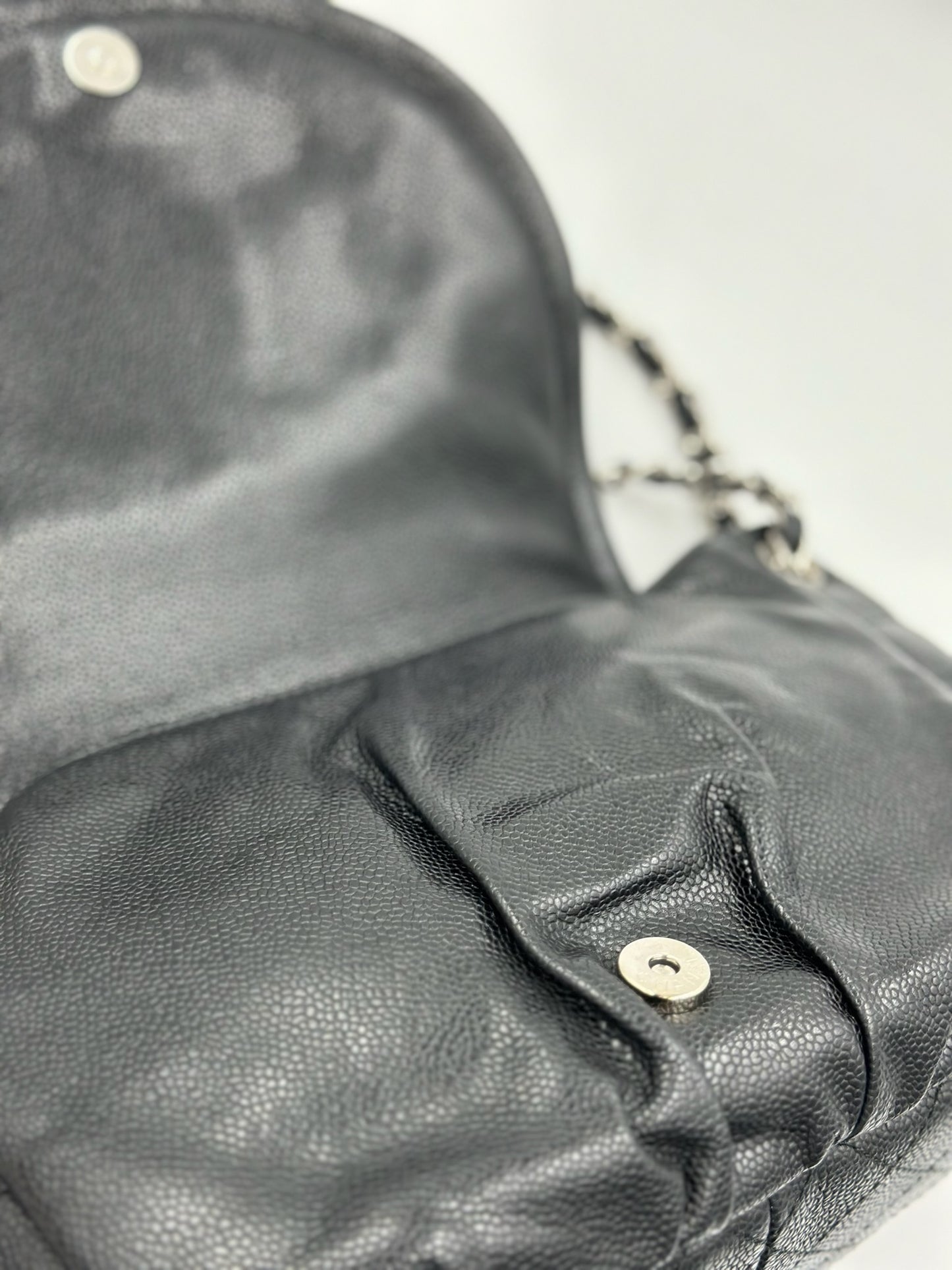 Chanel 半月型雙鏈條荔枝皮  黑銀 / Rank A 24072317