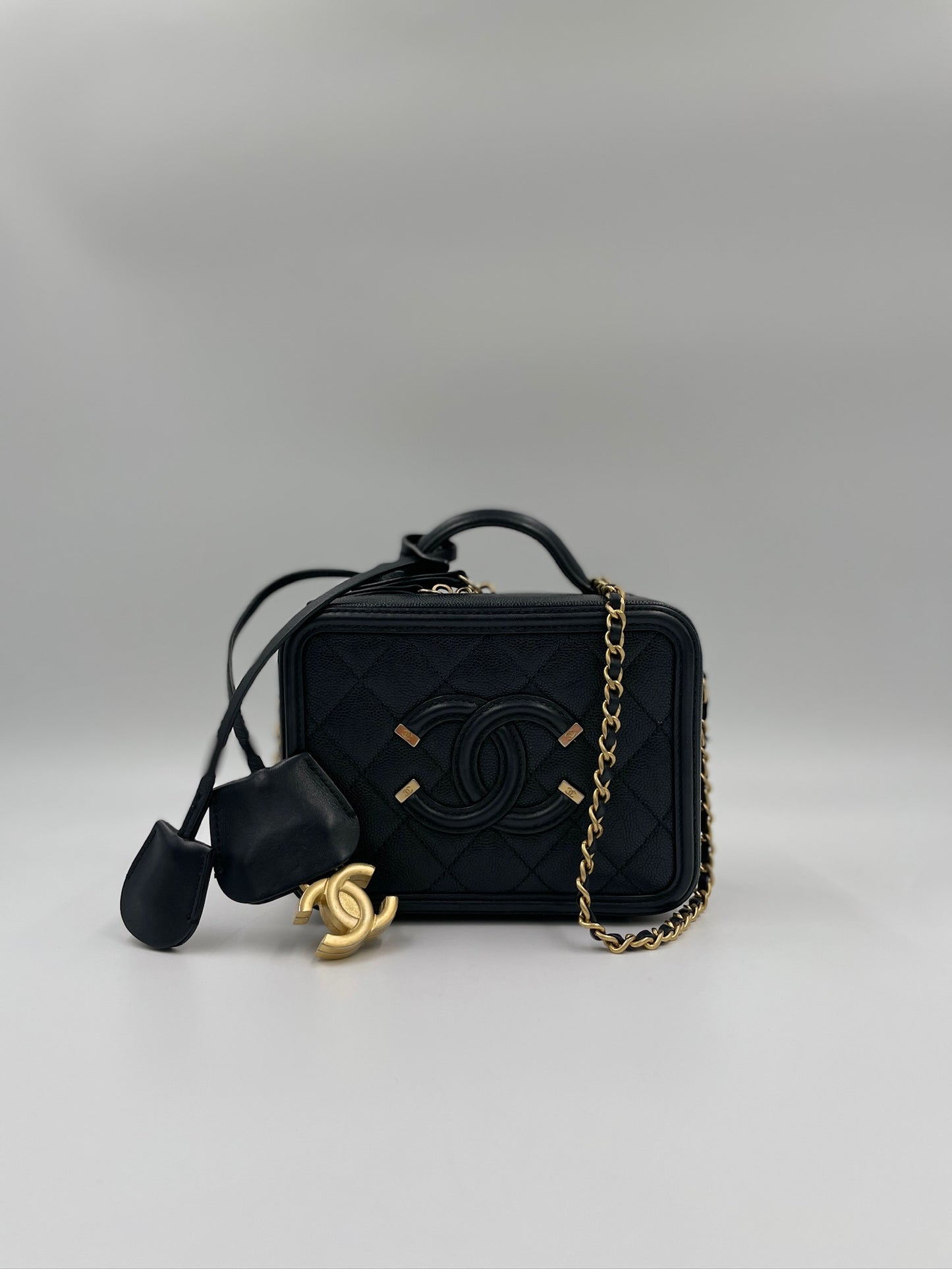 Chanel vantiy case 深藍 / Rank A S240401002
