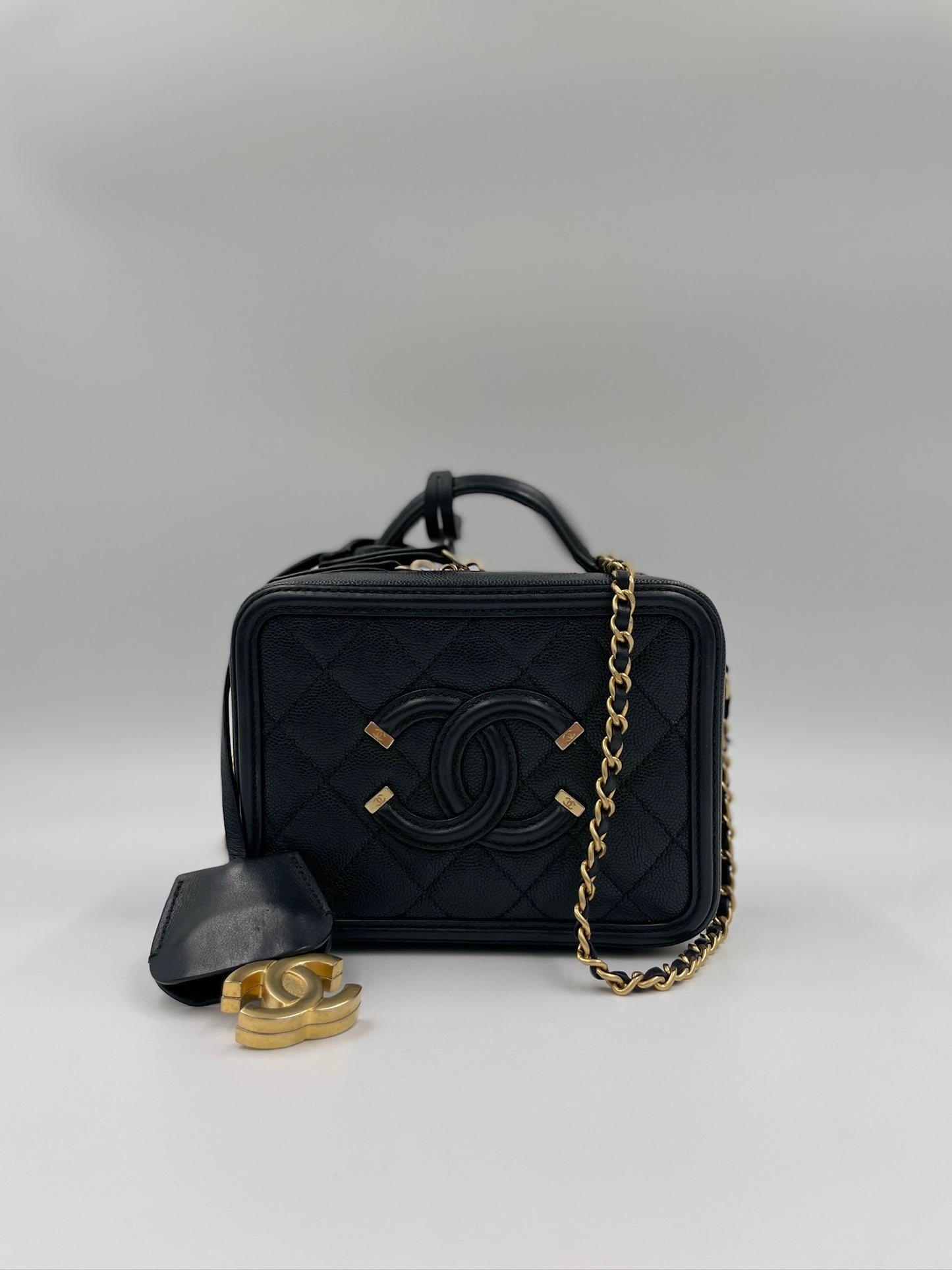 Chanel vantiy case 深藍 / Rank A S240401002