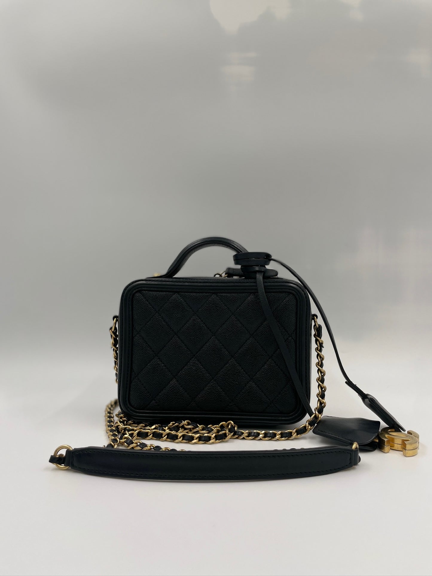 Chanel vantiy case 深藍 / Rank A S240401002
