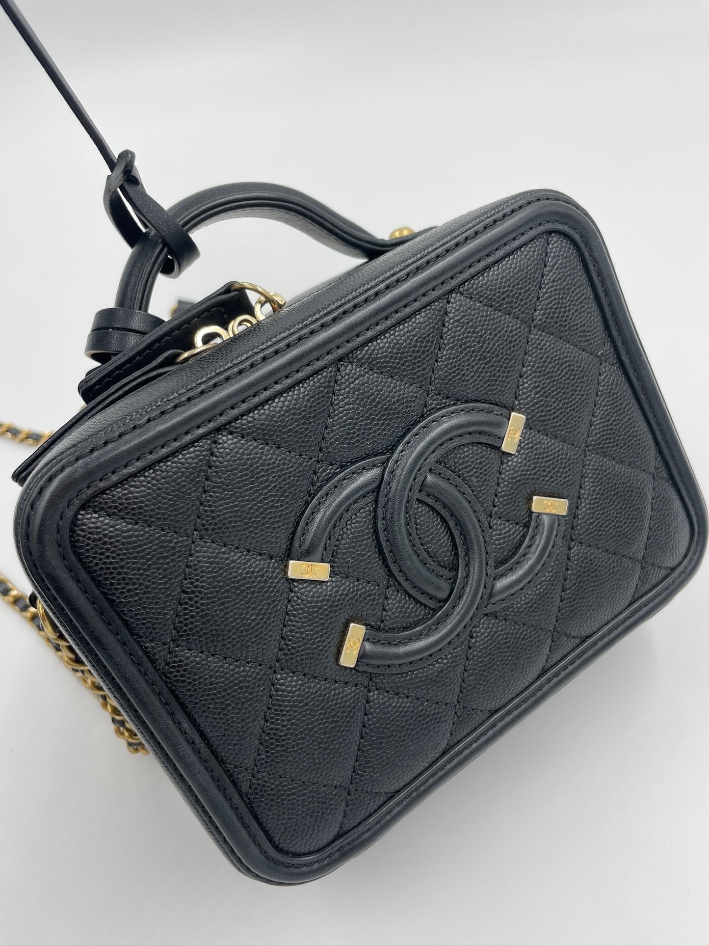 Chanel vantiy case 深藍 / Rank A S240401002