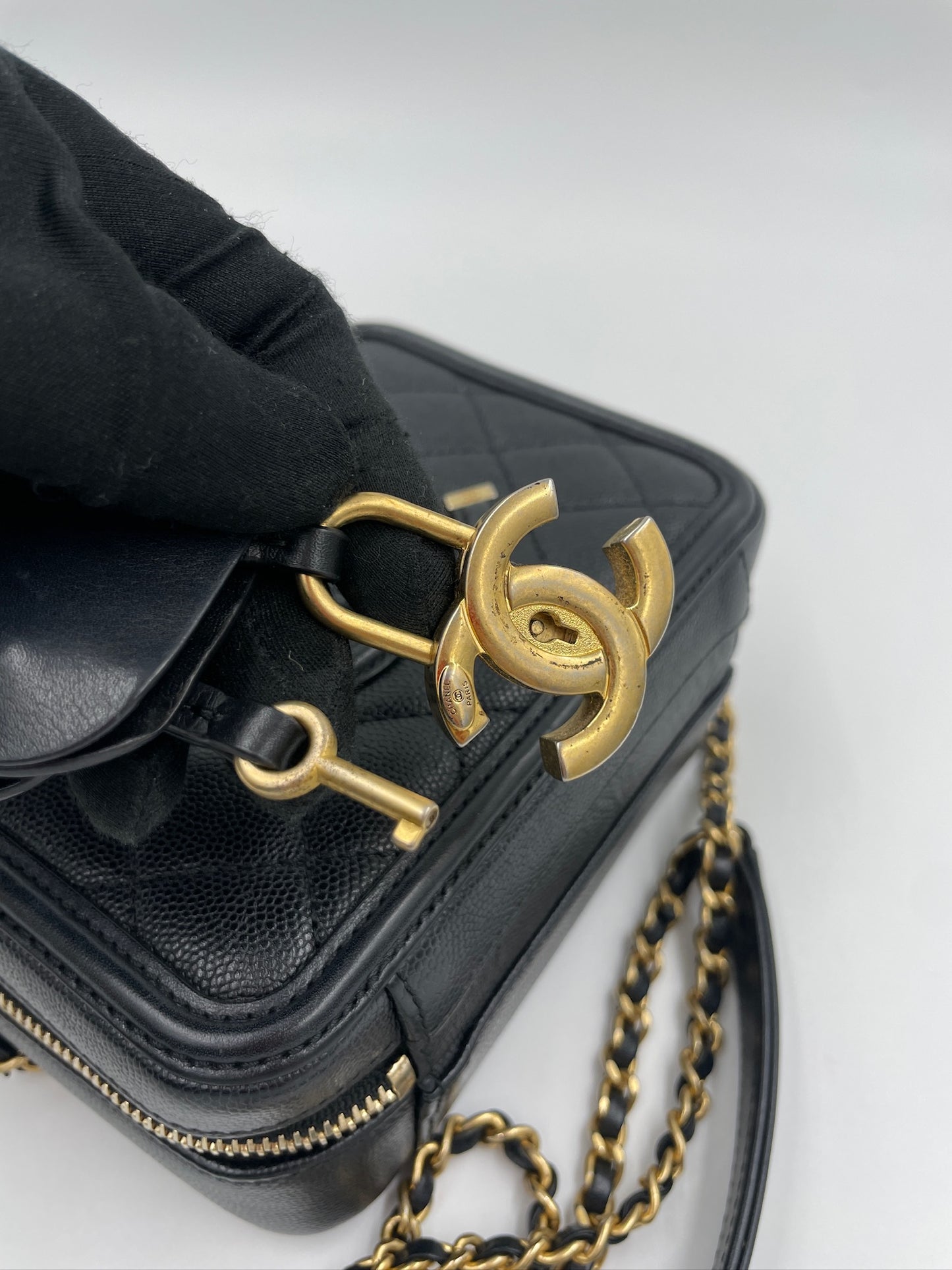 Chanel vantiy case 深藍 / Rank A S240401002