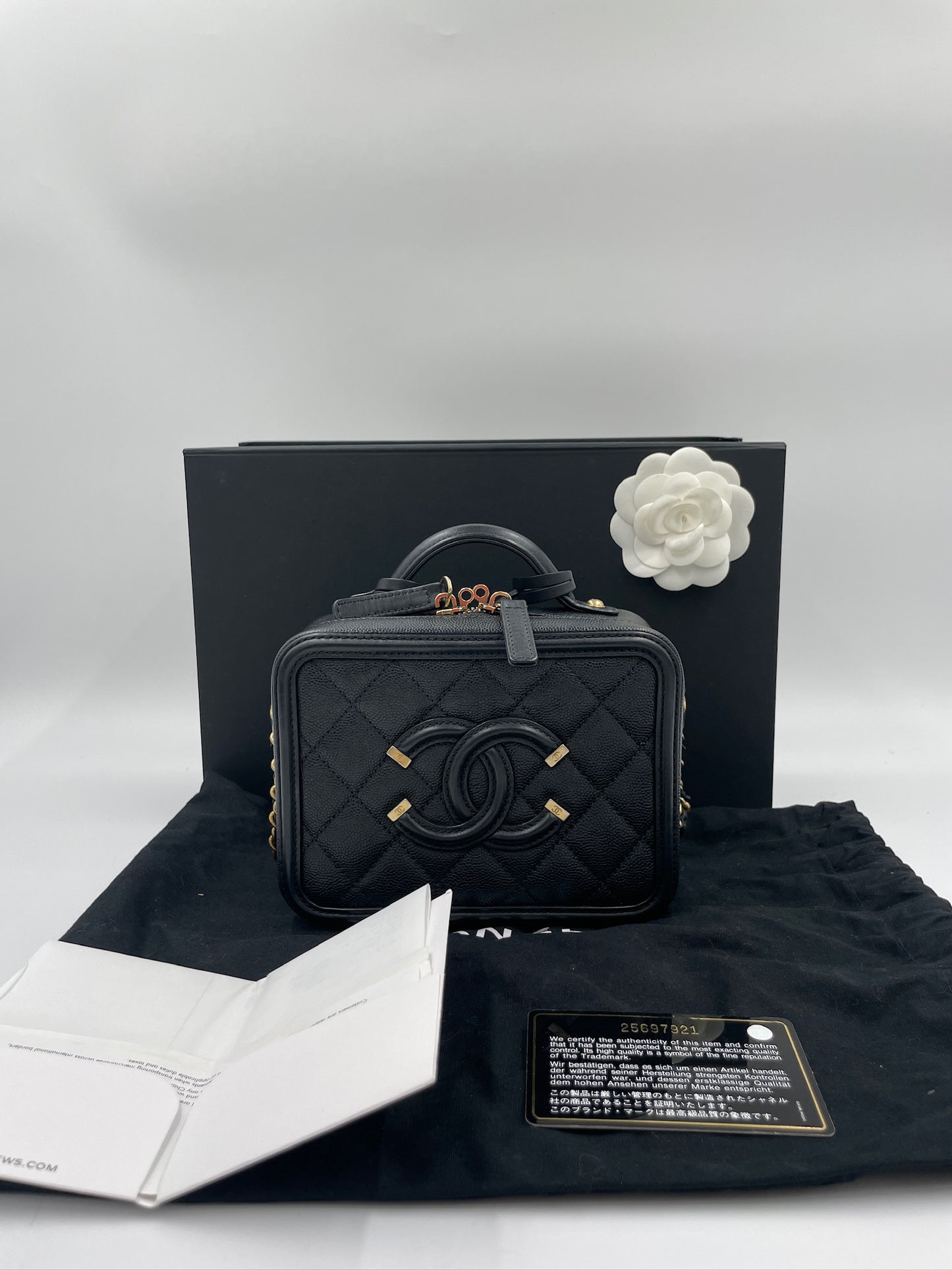 Chanel vantiy case 深藍 / Rank A S240401002