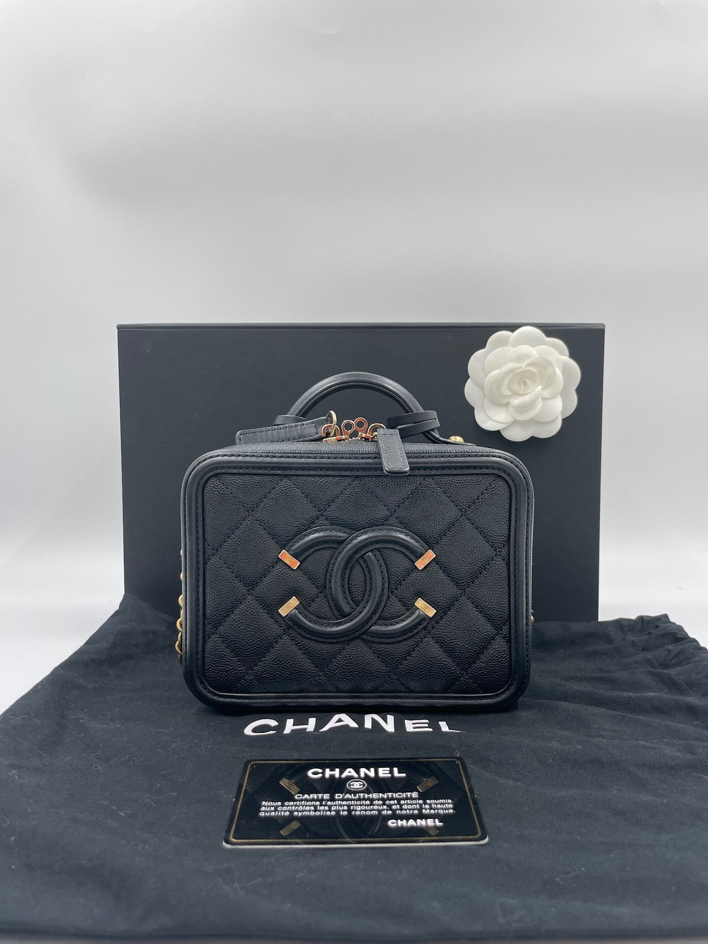Chanel vantiy case 深藍 / Rank A S240401002