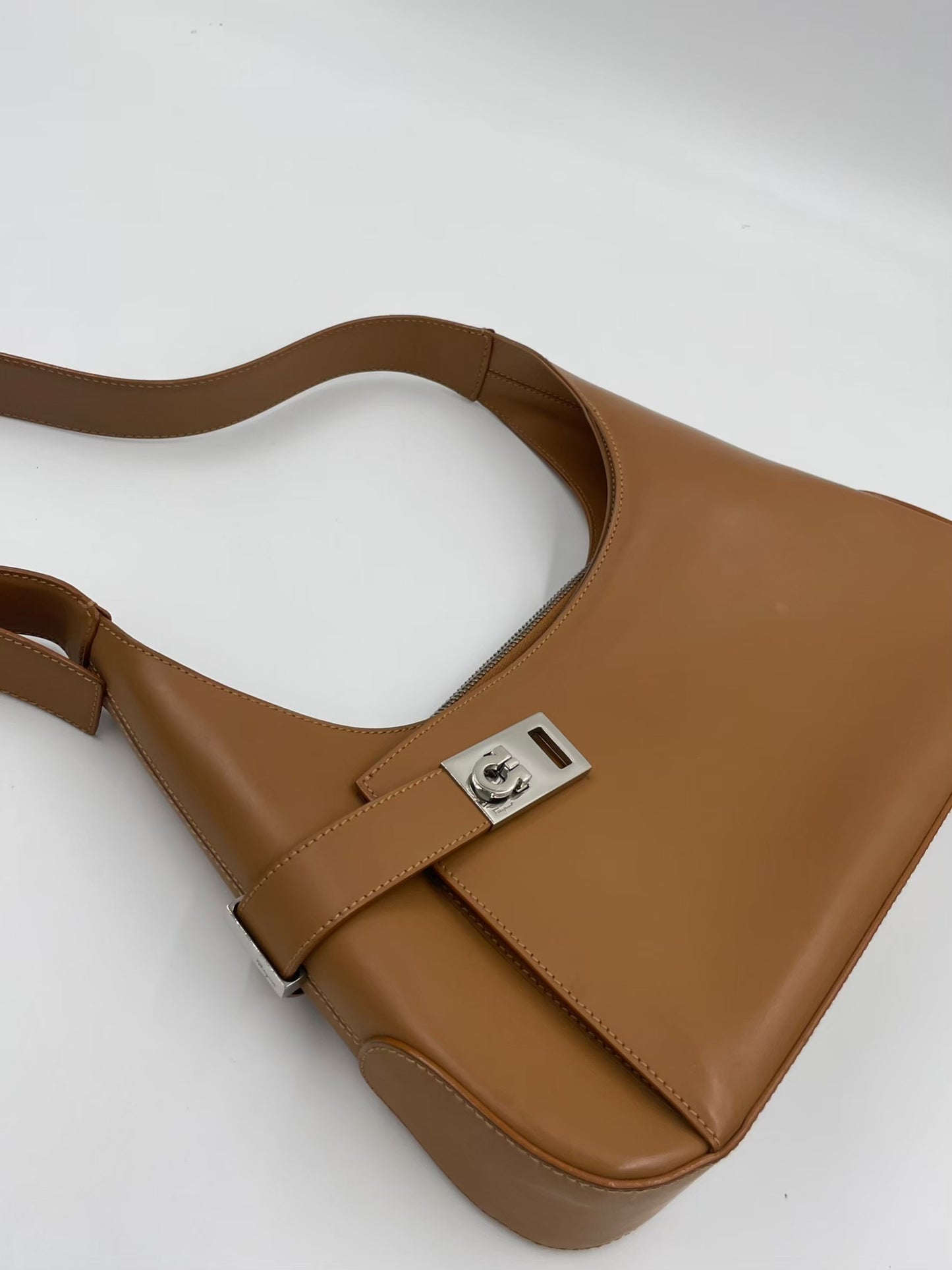 Ferragamo Hobo / Rank SA
